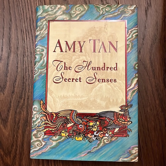 Amy Tan The Hundred Secret Senses - Picture 1 of 4